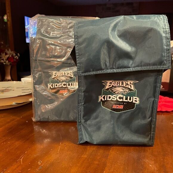 EAGLES KIDS CLUB INSULATED LUNCH BAG NWT - Picture 1 of 5